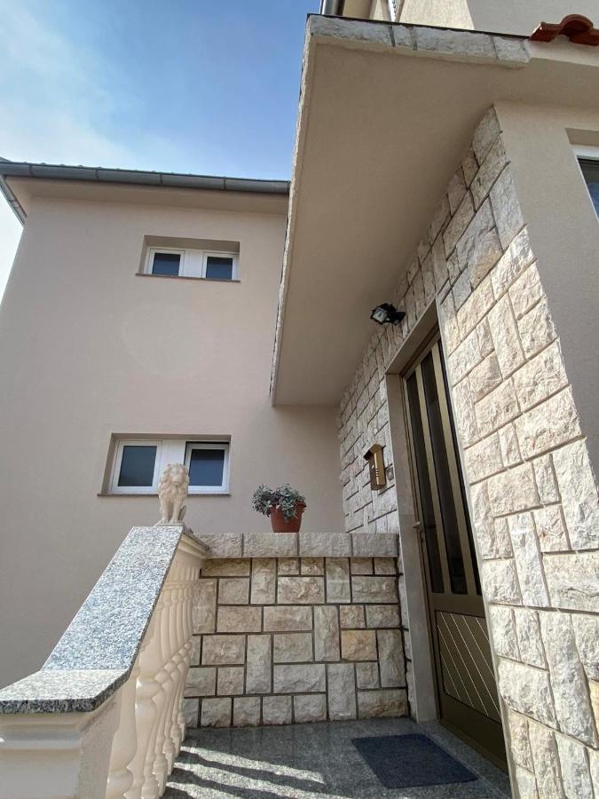 Apartman Branka Rab Town Bagian luar foto