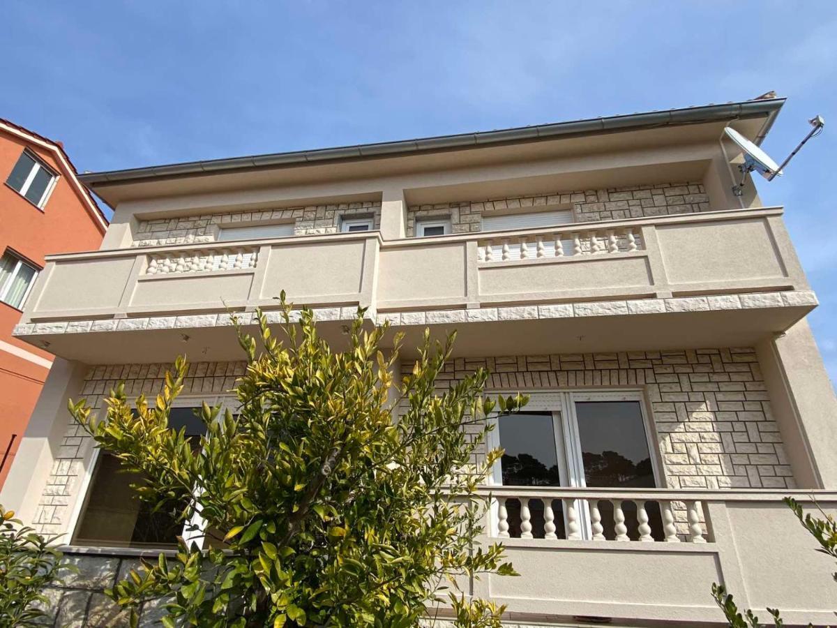Apartman Branka Rab Town Bagian luar foto